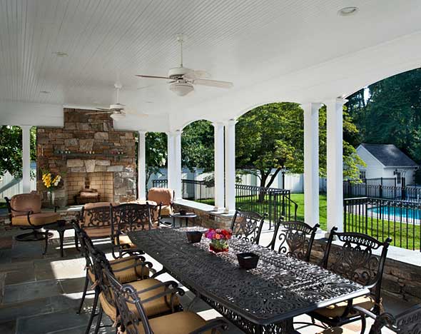 Outdoor dining pavilion